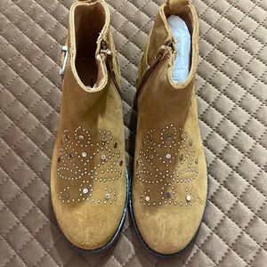 Zara kids boots in size eu30 , suede leather boots very comfortable and stylish
